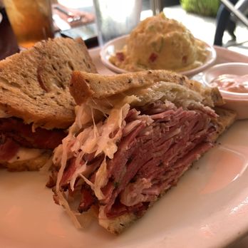 Nate'n Al's - Hot pastrami Rueben - Delis Near Me - Beverly Hills, California Nate'n Al's - Hot pastrami Rueben - Delis Near Me - Beverly Hills, California