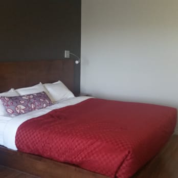 N Hotel - Hard wood floors and comfy king bed. - Hotels Near Me - Quebec City, Quebec N Hotel - Hard wood floors and comfy king bed. - Hotels Near Me - Quebec City, Quebec