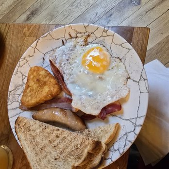 Hyde Gin Parlour - Bars Near Me - Galway, G