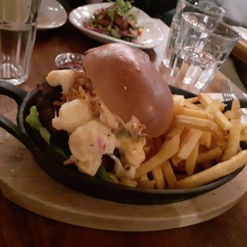Belgo Holborn - Mac and cheese burger. - Bars Near Me - London, XGL Belgo Holborn - Mac and cheese burger. - Bars Near Me - London, XGL