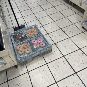 7-Eleven - Donut shipment - Convenience Stores Near Me - Burbank, California