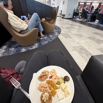 United Polaris Lounge - Lounge with customers clearly not being thoughtful to fellow travelers by occupying multiple seats/chairs unnecessarily! - Airport Lounges Near Me - Sterling, Virginia United Polaris Lounge - Lounge with customers clearly not being thoughtful to fellow travelers by occupying multiple seats/chairs unnecessarily! - Airport Lounges Near Me - Sterling, Virginia