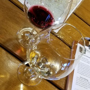 Merry Edwards Winery - Wine Tasting: 2015 Flax Vineyard Pinot Noir, 2016 Sauvignon Blanc - Wineries Near Me - Sebastopol, California Merry Edwards Winery - Wine Tasting: 2015 Flax Vineyard Pinot Noir, 2016 Sauvignon Blanc - Wineries Near Me - Sebastopol, California