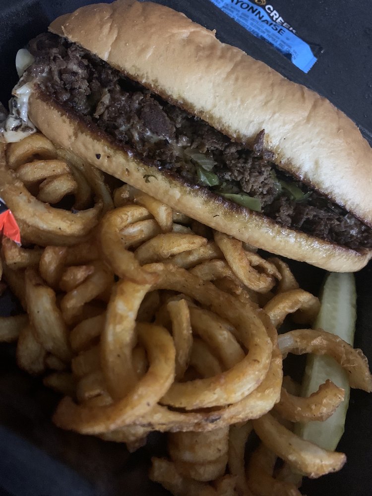 HOMETOWN PIZZA AND GRILL Updated August 2024 28 Reviews 246 W Elm