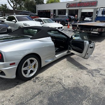 Costless Towing - Unloading the Ferrari complete - Towing Near Me - Oakland Park, Florida Costless Towing - Unloading the Ferrari complete - Towing Near Me - Oakland Park, Florida