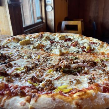 North Fork Brewery - 18" Half Spicy Pizza & 2nd Half Mediterranean - Breweries Near Me - Deming, Washington
