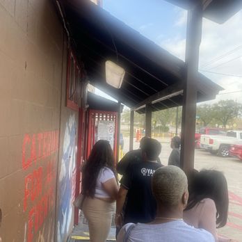 Triple J's Smokehouse - Outside line - Barbeque Near Me - Houston, Texas
