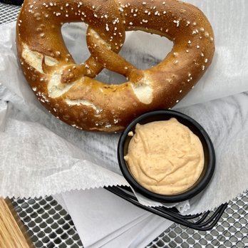 Missing Mountain Brewing - Pretzel with beer cheese - Breweries Near Me - Cuyahoga Falls, Ohio