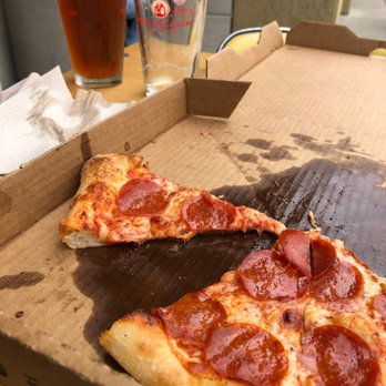 Gianni's Pizza - a slice of pepperoni pizza and a pint of beer - Pizza Near Me - Oceanside, California
