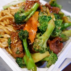 Teo Chow Express - Broccoli Beef with Chow Mein