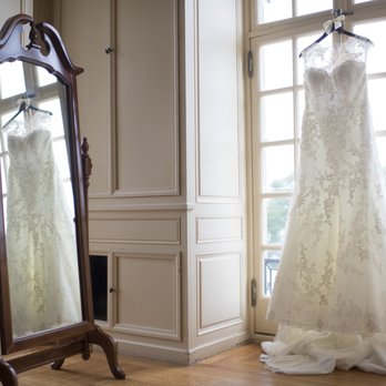 Glen Manor House - The upstairs which has plenty of room for the bridal party to get ready - Venues & Event Spaces Near Me - Portsmouth, Rhode Island