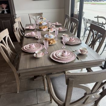 Yummy Tummy Bakery Valley Ranch - Main table with place settings. - Patisserie/Cake Shop Near Me - New Caney, Texas Yummy Tummy Bakery Valley Ranch - Main table with place settings. - Patisserie/Cake Shop Near Me - New Caney, Texas