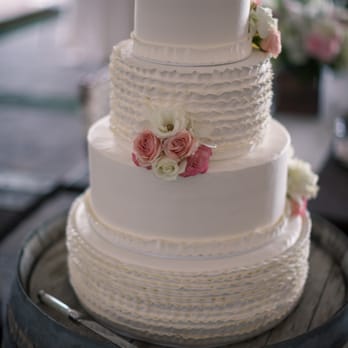 Michelle's - My wedding cake was exactly what I wanted and tasted soooo good!! - Bakeries Near Me - Redlands, California