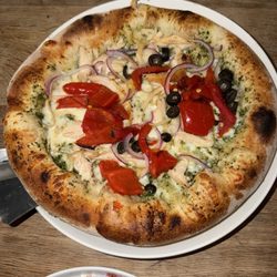 Mama Ev’s Pizzeria - Chicken pesto pizza