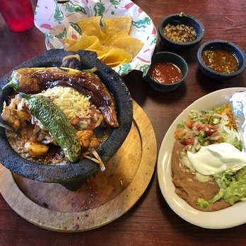 Mariachi Mexican Grill - "The Molcajate with a chili toreado" - Mexican Near Me - Perry, Oklahoma
