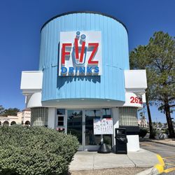 FiiZ Drinks - Look how cute this place is! And the drinks are