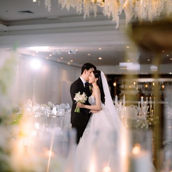 Cinetale Wedding - First look - Candlelit reception embrace, cinematic wedding photography Venue by Three Petals. - Session Photography Near Me Cinetale Wedding - First look - Candlelit reception embrace, cinematic wedding photography Venue by Three Petals. - Session Photography Near Me