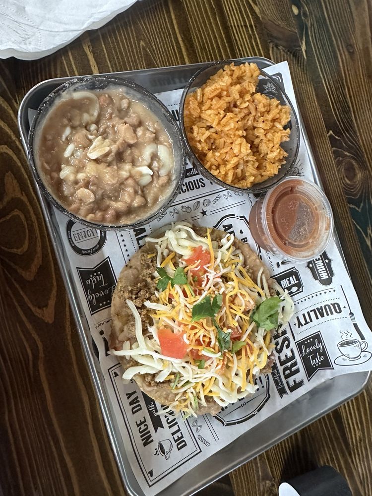 Gilly's Bistro Logo