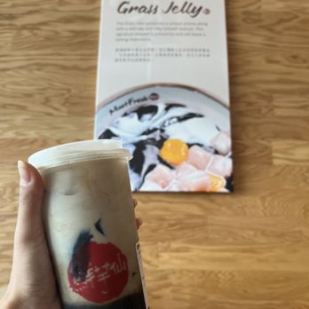 Meet Fresh - Herbal tea and Fresh milk with Grass Jelly - Bubble Tea Near Me - Westminster, California