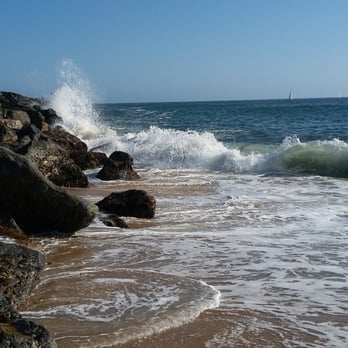 The Wedge - Beaches Near Me - Newport Beach, California