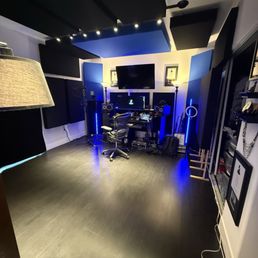 Track lights, music studio Track lights, music studio