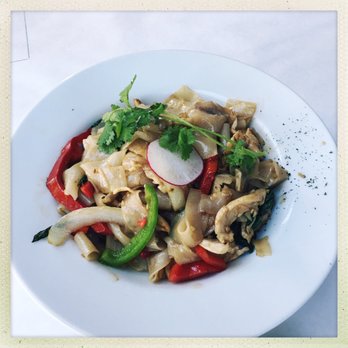 Gindi Thai - The drunken noodles. - Sushi Bars Near Me - Burbank, California