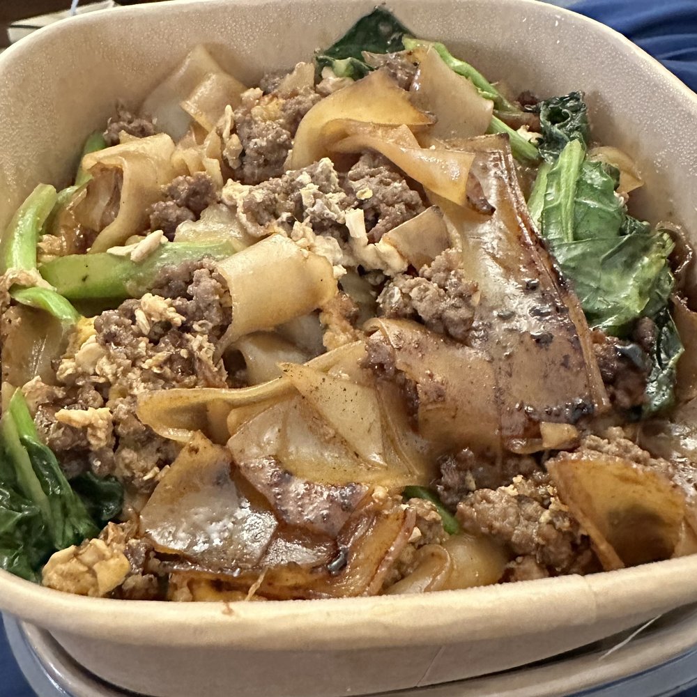Muy Thai - Pad See Ew - Thai Near Me - Los Angeles, California Muy Thai - Pad See Ew - Thai Near Me - Los Angeles, California