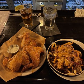 The Elephant Room - Asian Zing Wings and Chili Fries (BUSSIN) - American Near Me - Detroit, Michigan The Elephant Room - Asian Zing Wings and Chili Fries (BUSSIN) - American Near Me - Detroit, Michigan
