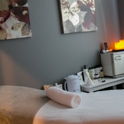 The Sakura Clinic - Waxing, eye lash extensions, chemical peels and facials treatment room!