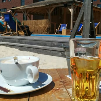 Emil - Nettes Ambiente, sehr schlechter Service: Die Sommerterrasse mit kleinem Pool. - Steakhouses Near Me - Dortmund, NW