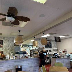 Cremesh Coffee and Bakery