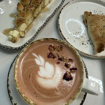 Delah Coffee - Rose Delah Latte 10/10 Honey Bee Bread 7/10 Chicken pastry 8/10 - Coffee & Tea Near Me - Dublin, California