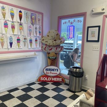 Corolla Scoops & Sweets - Inside - American Near Me - Corolla, North Carolina Corolla Scoops & Sweets - Inside - American Near Me - Corolla, North Carolina