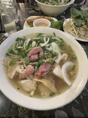 Pho Tay Ho by null