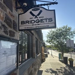 Bridgets Steakhouse - Entrance