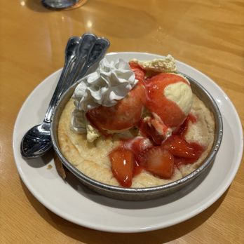 BJ's Restaurant & Brewhouse - Strawberry Shortcake Pizookie - New American Near Me - Glendale, California BJ's Restaurant & Brewhouse - Strawberry Shortcake Pizookie - New American Near Me - Glendale, California
