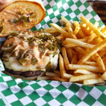Chase the Taste - Green chile cheeseburger - New American Near Me - El Paso, Texas