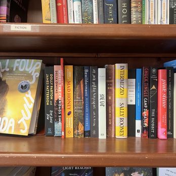 Willow Canyon Outdoor - Small portion of the bookshelves - Coffee & Tea Near Me - Kanab, Utah Willow Canyon Outdoor - Small portion of the bookshelves - Coffee & Tea Near Me - Kanab, Utah