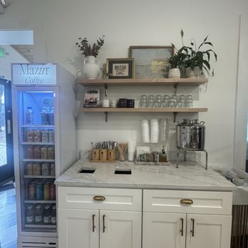 Mazúr Coffee - Coffee & Tea Near Me - Austin, Texas
