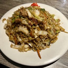Chicken yakisoba plate