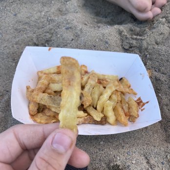 Dock Brown's - Crappy French Fries that tasted like you microwaved it left it in the microwave for 2 days then re-heated it by leaving it in the sun - Burgers Near Me - Saratoga Springs, New York