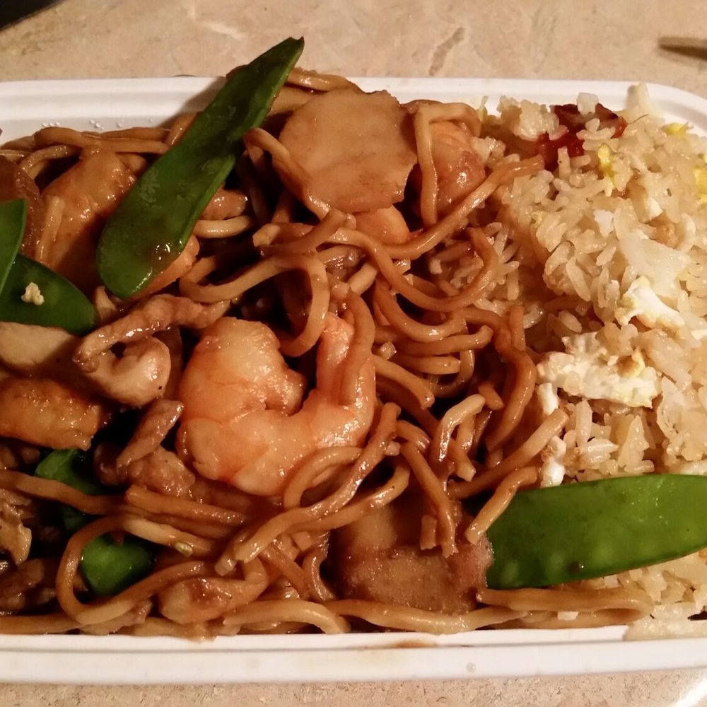 Great Wall Restaurant - Chicken & Shrimp Lo mein combined w/Snow Peas & Water Chestnuts Added Combo Meal - Chinese Near Me - Clinton, Connecticut