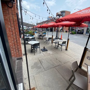 Lil Z's Pizza - Outdoor seating - Pizza Near Me - Ottawa, Ontario Lil Z's Pizza - Outdoor seating - Pizza Near Me - Ottawa, Ontario