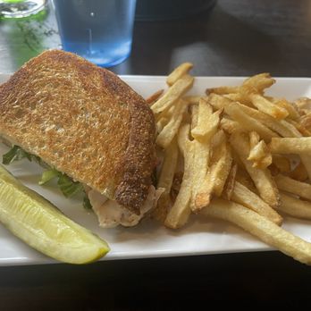 Grand River Brewery - Jackson - Half club lunch special - American Near Me - Jackson, Michigan