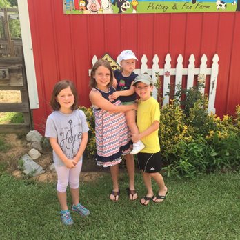 Tuscaloosa Barnyard - Petting Zoos Near Me - Tuscaloosa, Alabama