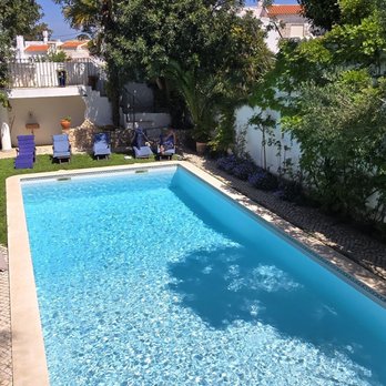 uma casa a beira sol - Hotels & Travel Near Me - Lagos, 08