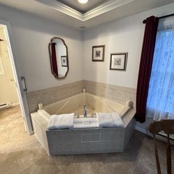 The Inn at Westwynd Farm - Tub in the trappers room