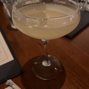 Earls Kitchen + Bar - Lemon drop - New American Near Me - Orlando, Florida Earls Kitchen + Bar - Lemon drop - New American Near Me - Orlando, Florida