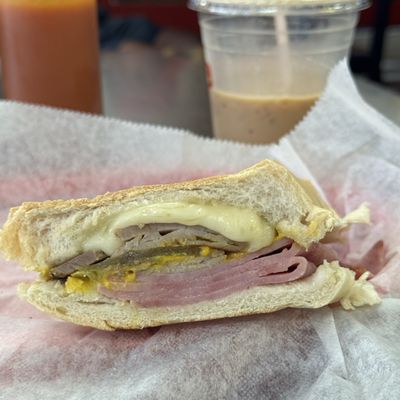 Manolo & Rene Grill by null