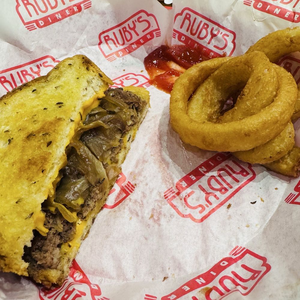Patty melt with Onion Rings Patty melt with Onion Rings